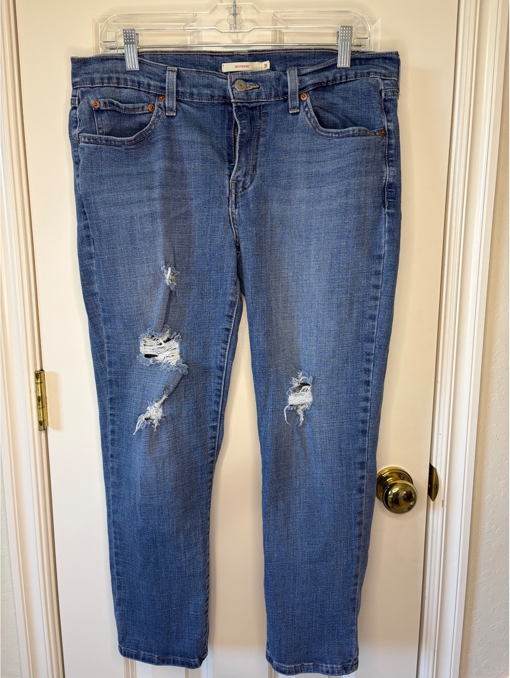 Levi’s Boyfriend Jeans Distressed Ripped Knees Size 31 Medium Wash